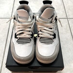 Jordan 4 Retro